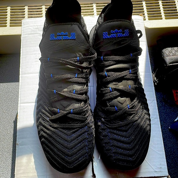 Hey, I’m selling a pair of black and blue, Nike LeBron 16’s. It is a size 12 US. - Picture 3 of 8